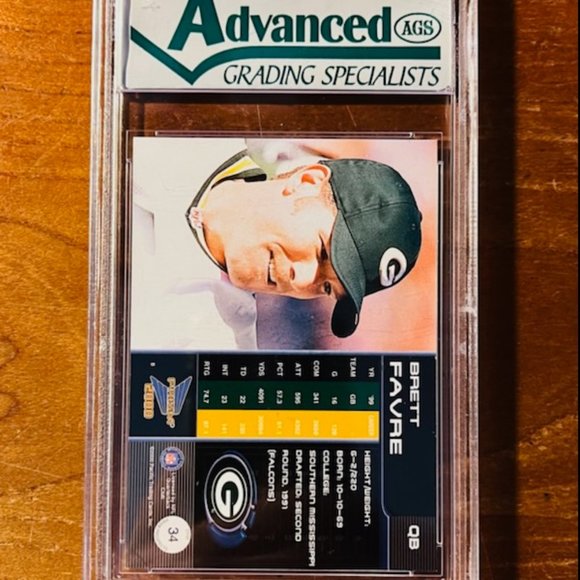 Vintage 2000 Brett Favre Green Bay Packers Professionally Graded Football Card - Picture 3 of 3